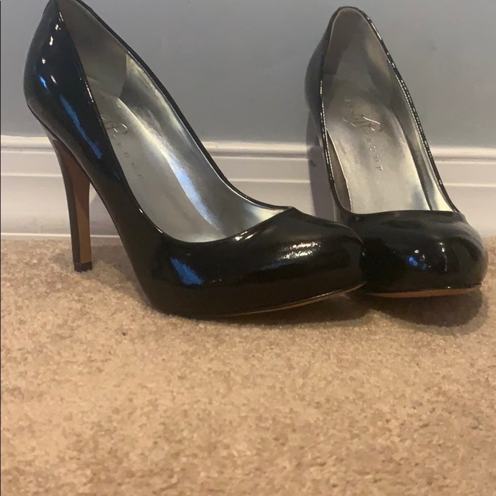 Black patent leather pumps